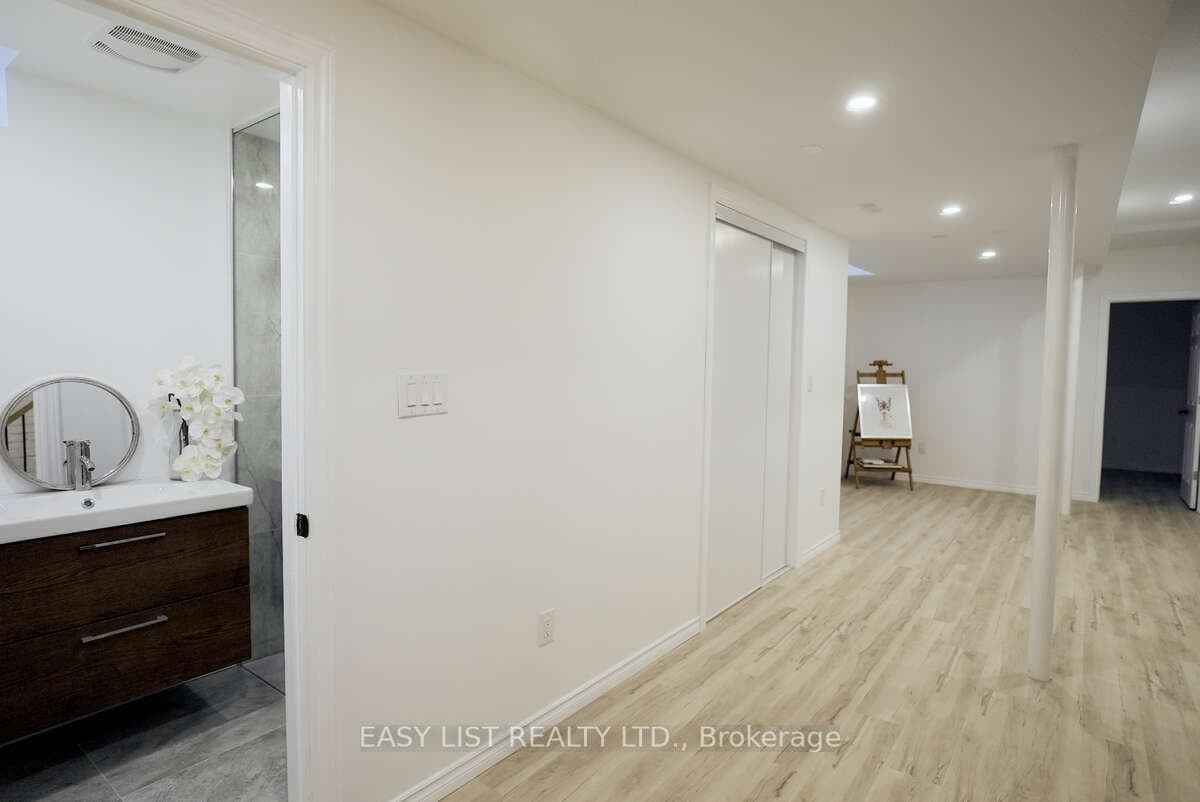 46 Coxwell Avenue photo 12