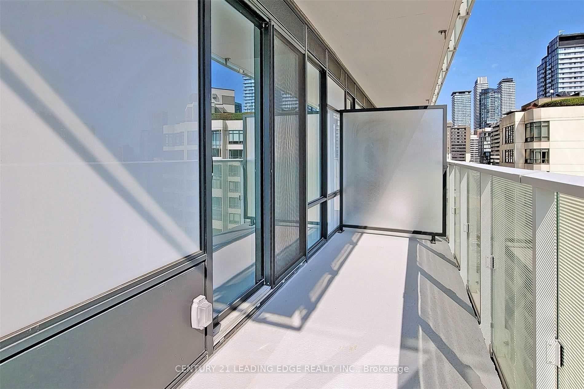 501 Yonge Street Unit 1209 photo 21
