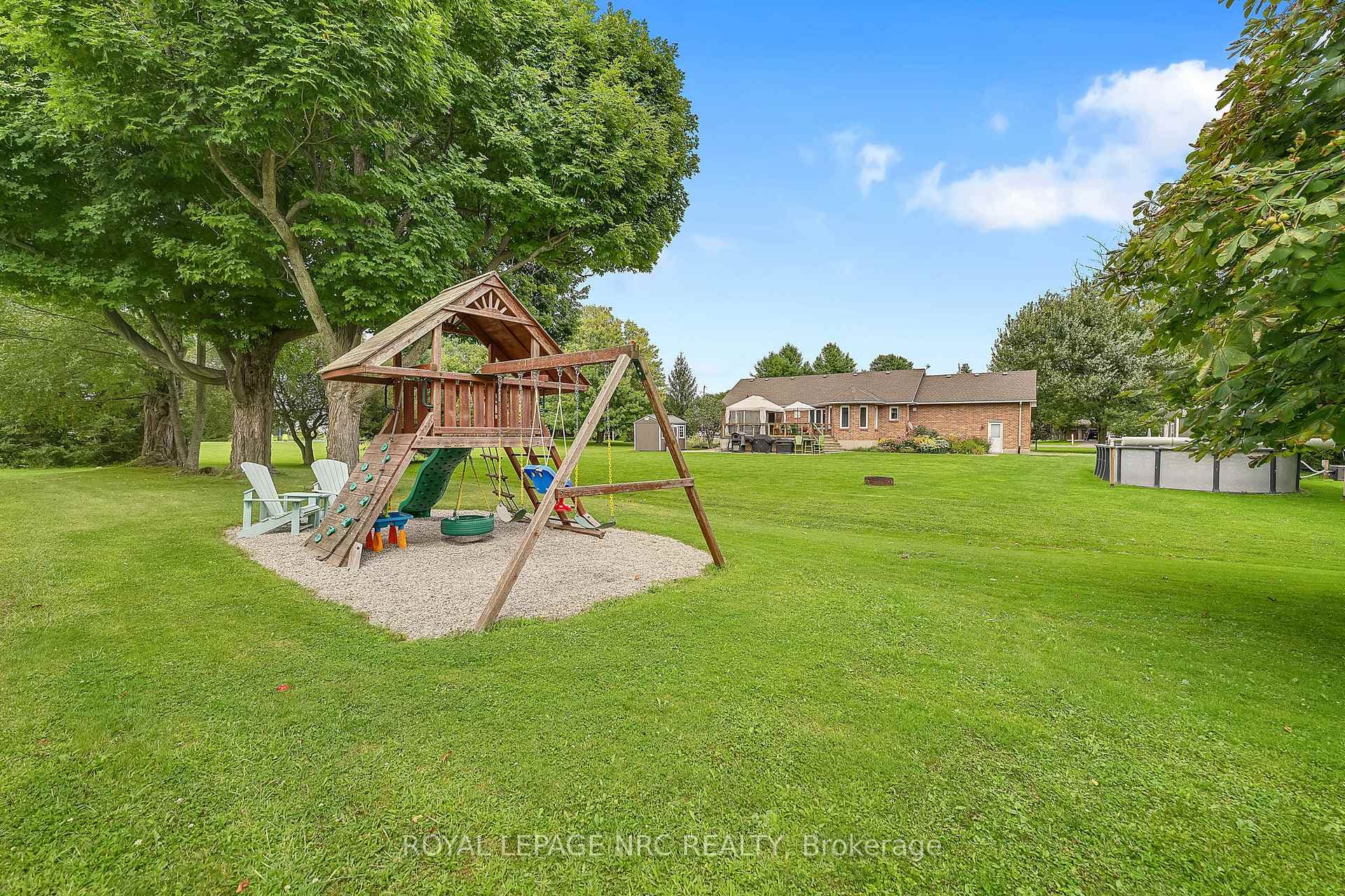 11616 ELIZABETH Crescent photo 33