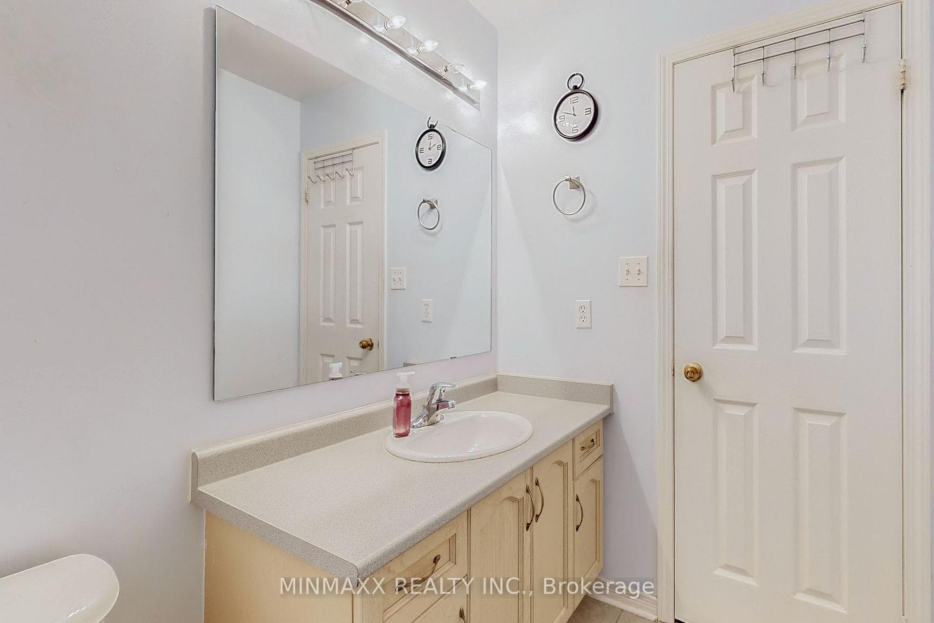 420 Hobbs Crescent photo 37