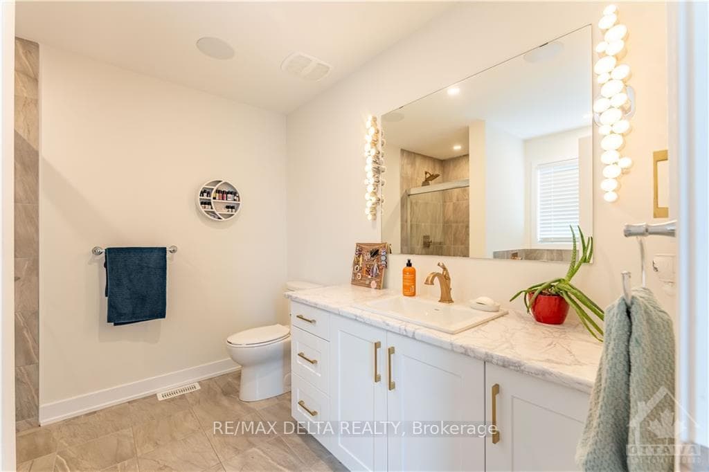 221 VERSAILLE Street photo 20