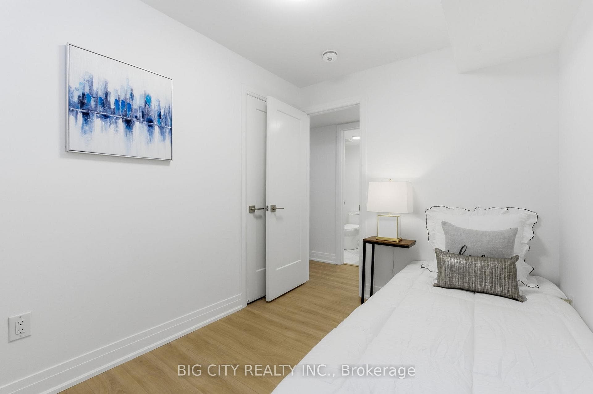 68 Westholme Avenue Unit 1 photo 10