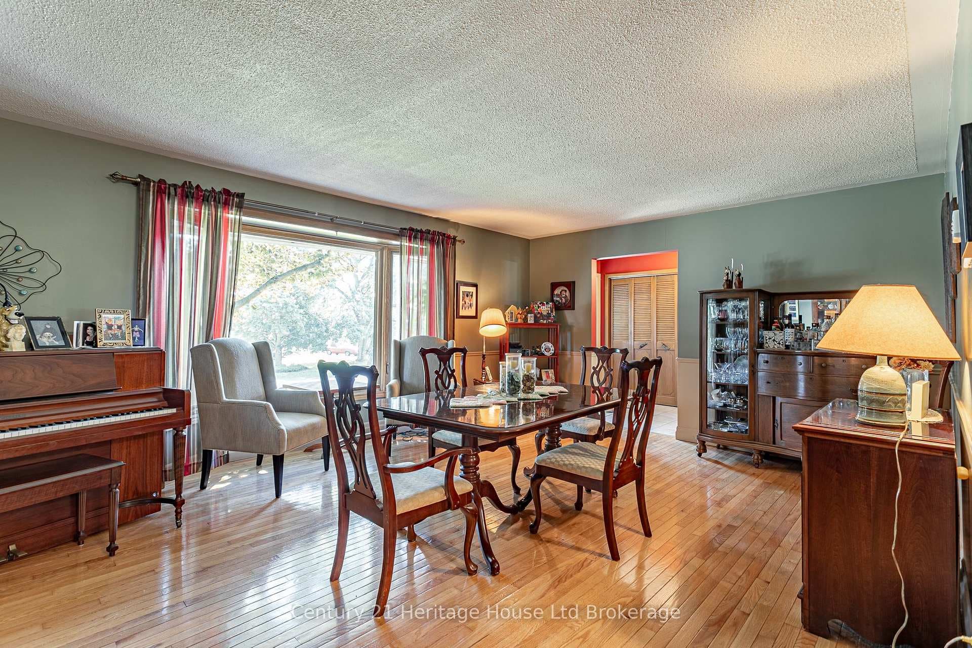 6 Millard Street photo 8