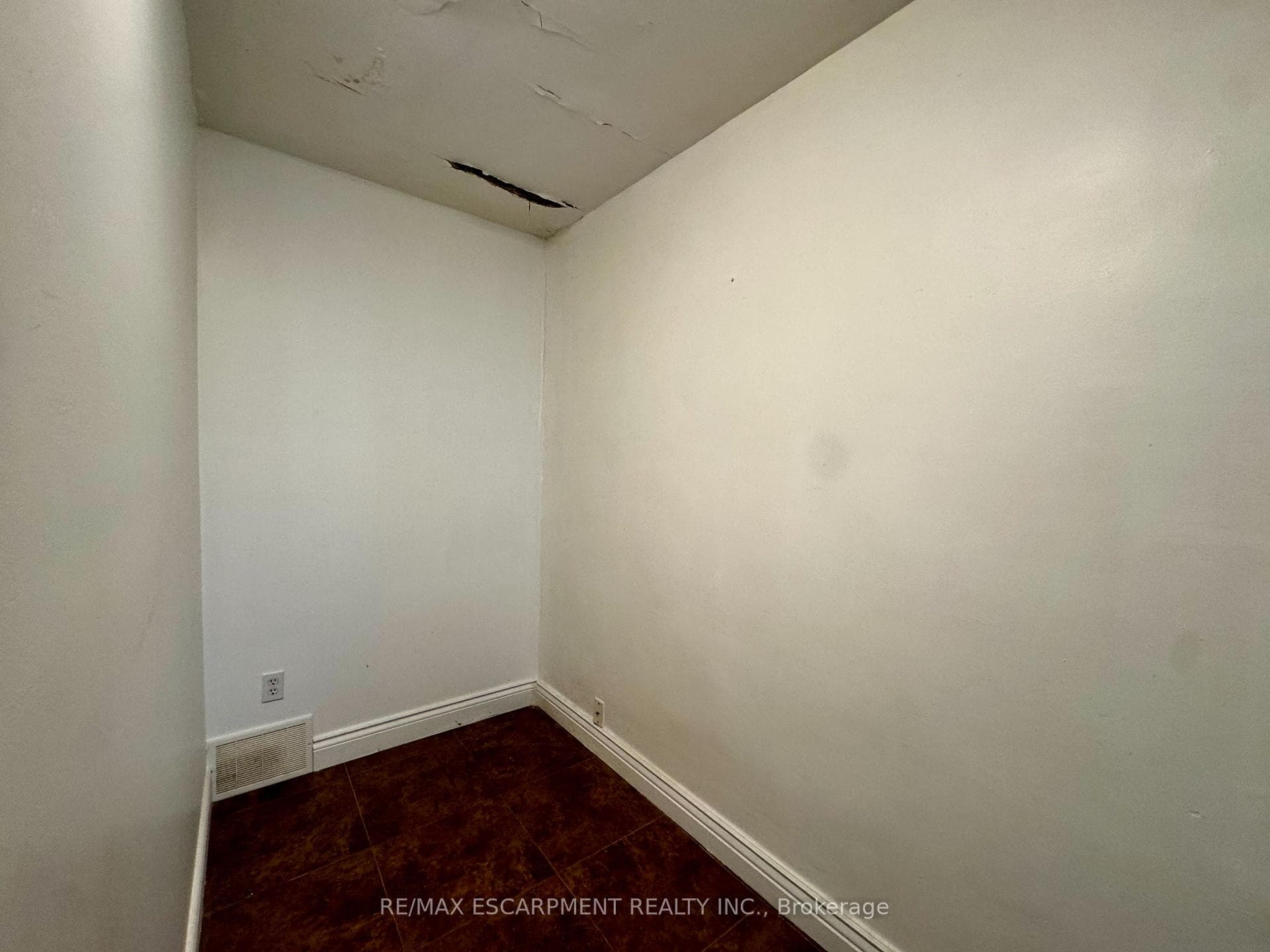 89 Lincoln Avenue photo 8