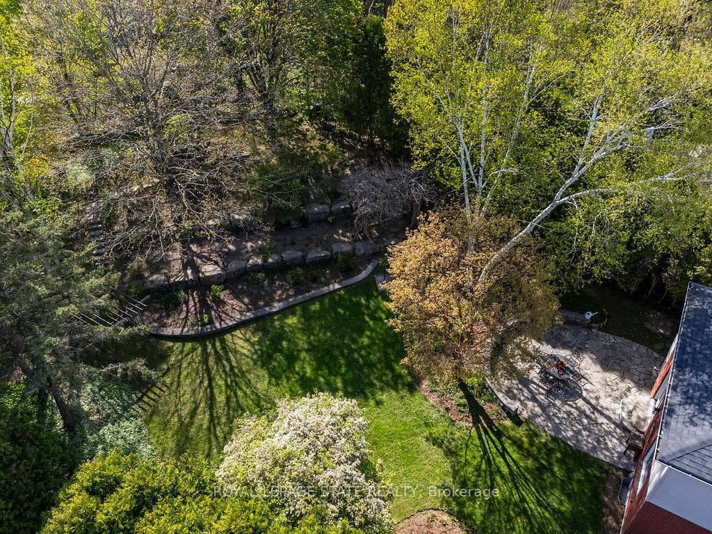 16 Linington Trail photo 40