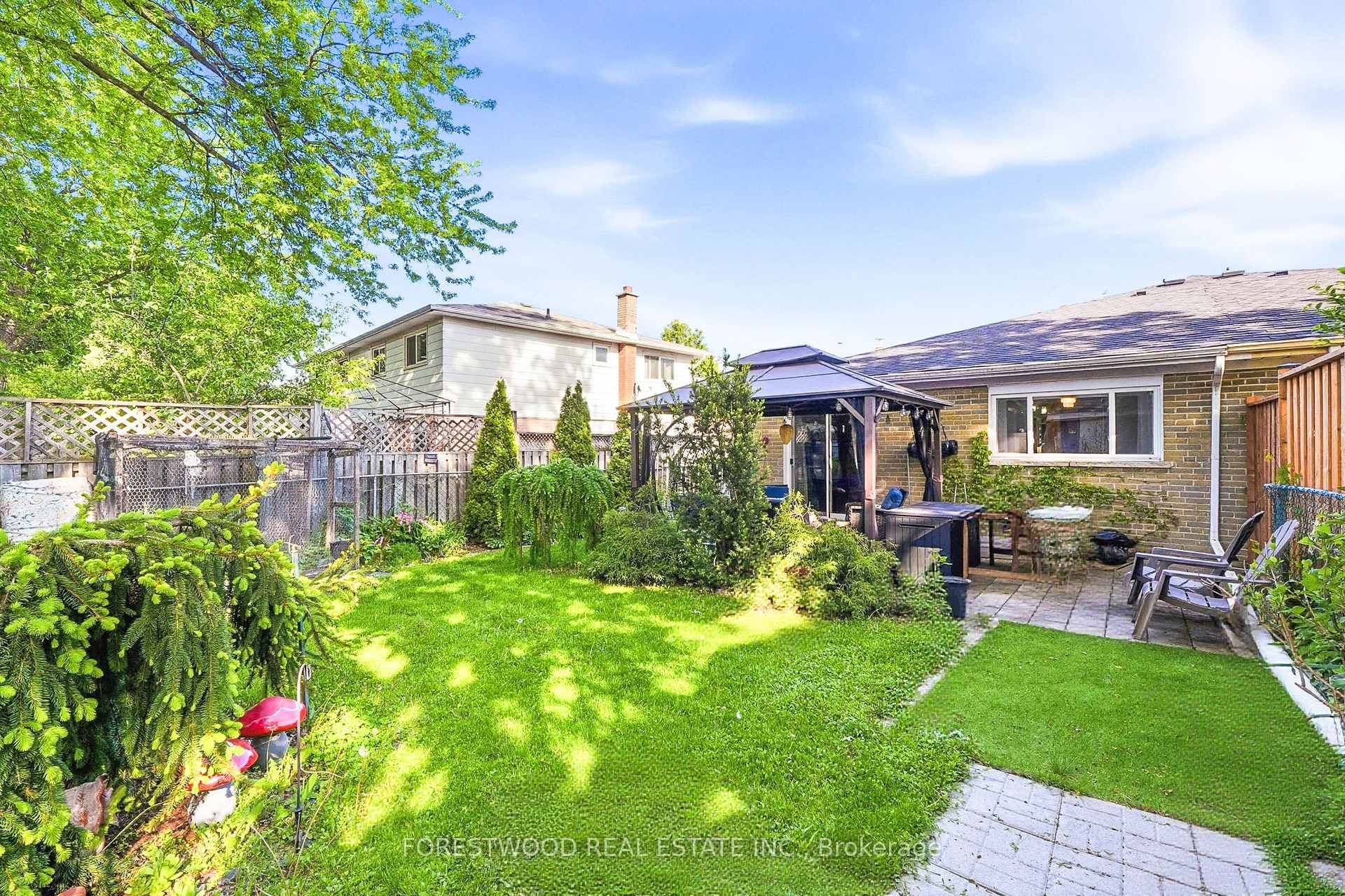 3243 Gwendale Crescent photo 4