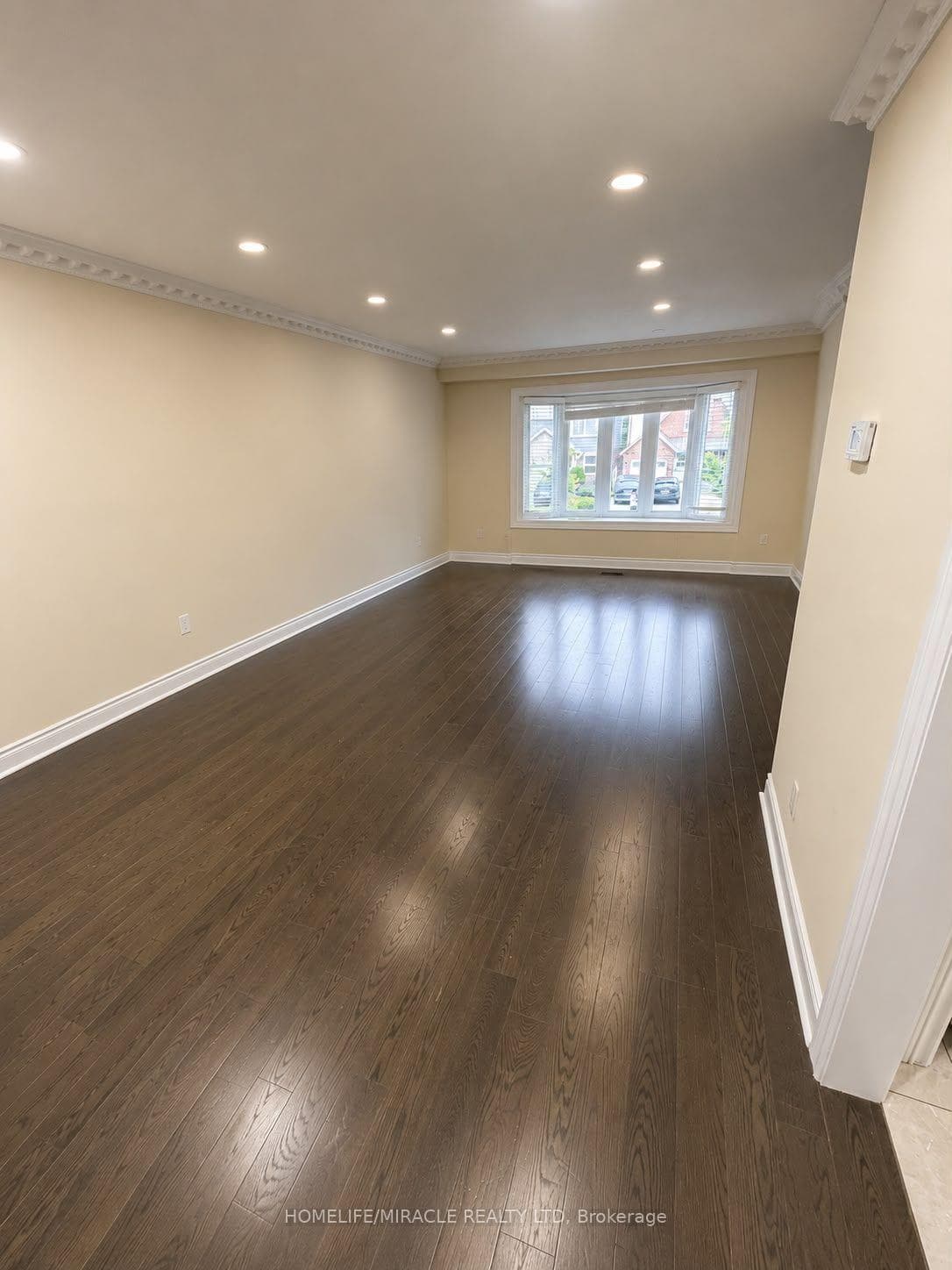 378 Hansen Road photo 3