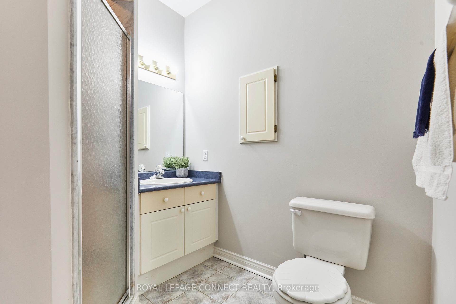 Main Bathroom with Shower
