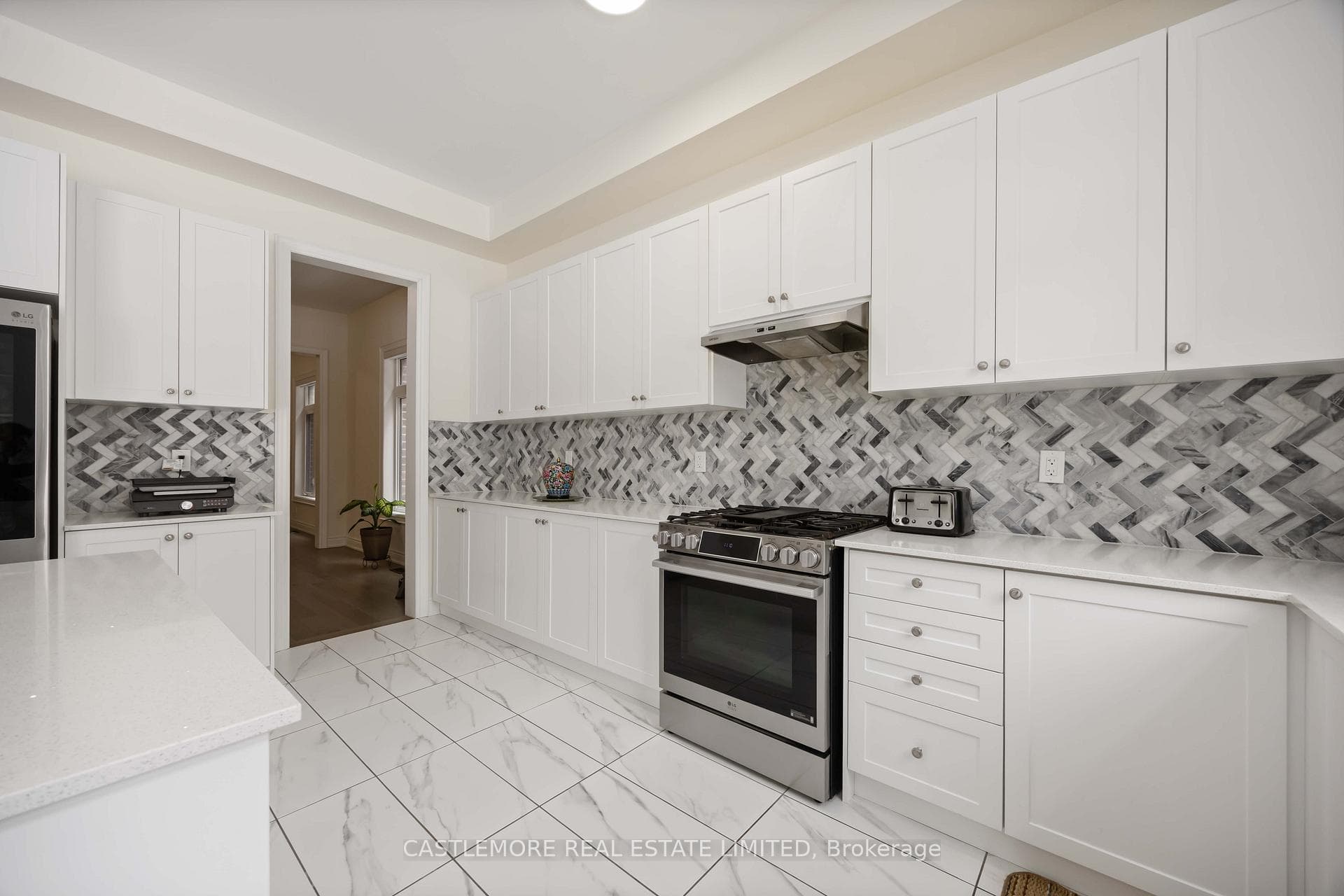 16 Settlers Crescent photo 9