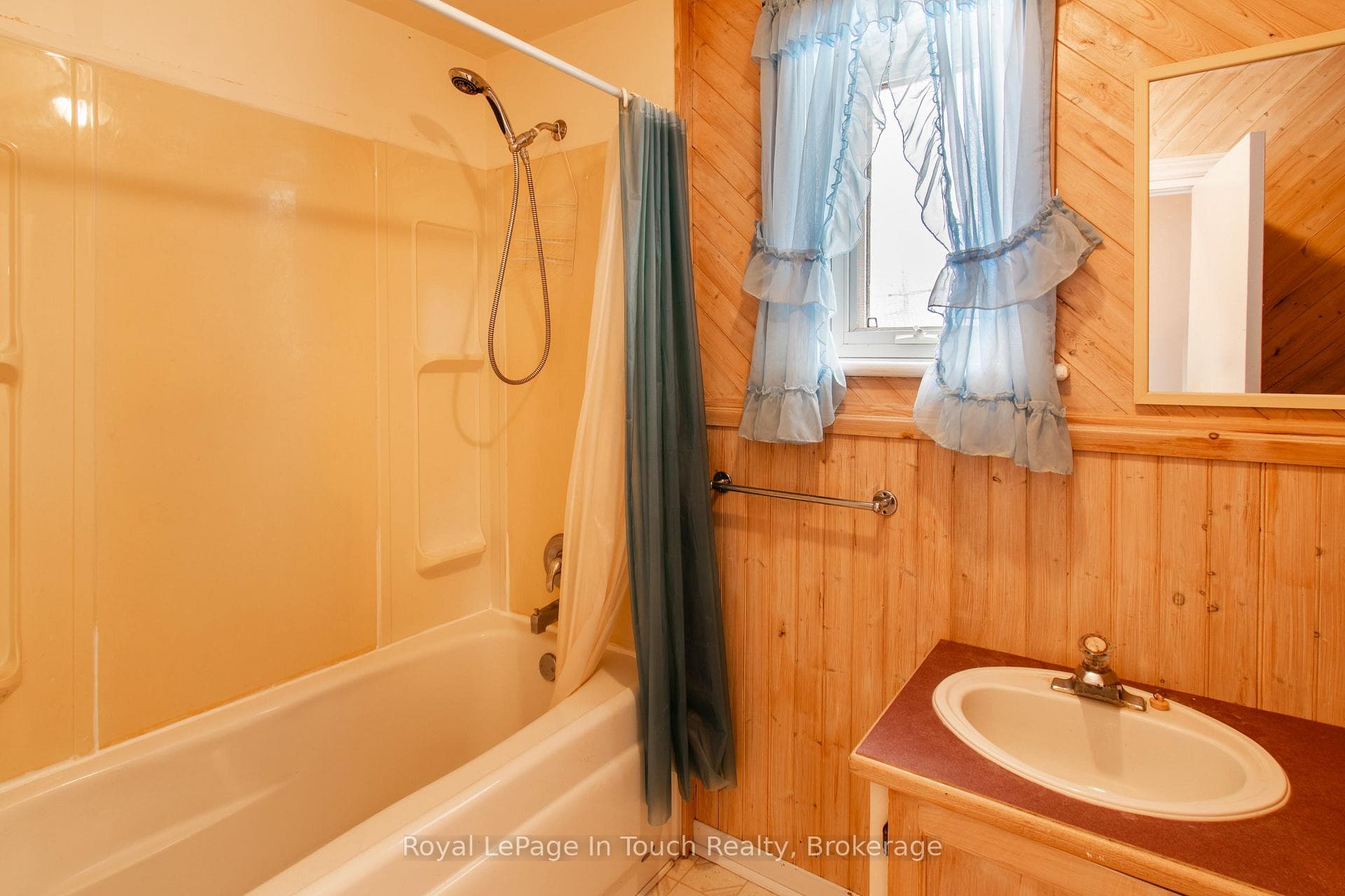 326 Lafontaine Road photo 28