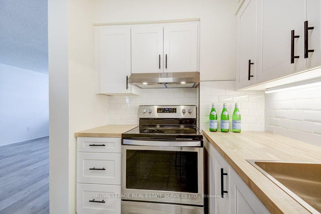 212 Kerr Street Unit 907 photo 18