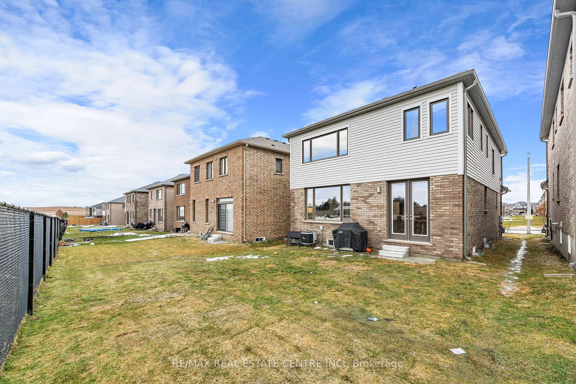 73 Mary Watson Street photo 45
