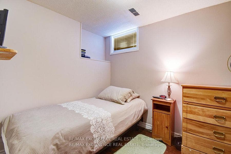58 Fairglen Avenue photo 36