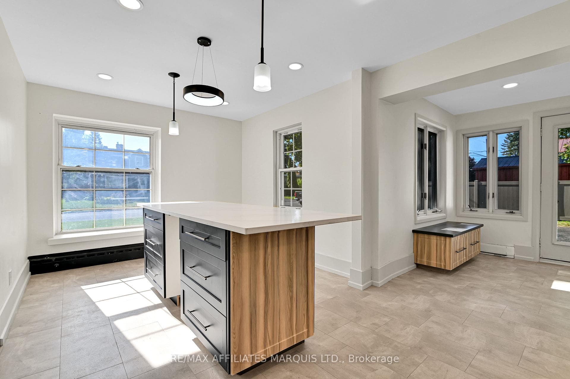 1603 Peter Street photo 5