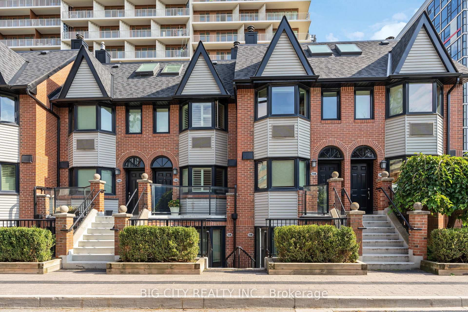 570 Wellington Street Unit 12B photo 2