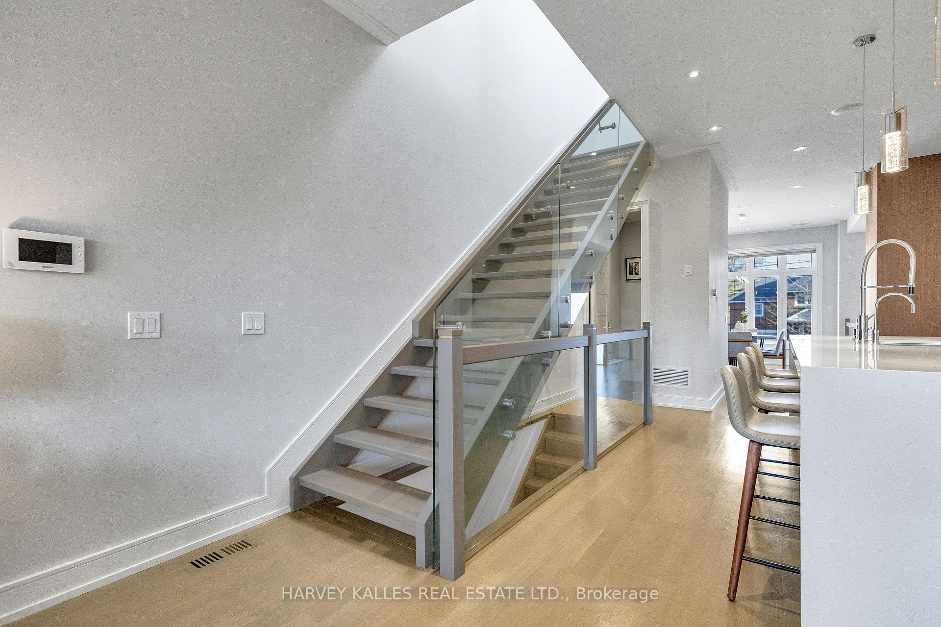 172A Lawrence Avenue photo 24