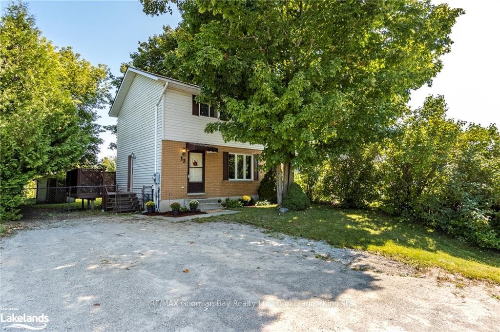 13 CORBEAU Crescent photo 41