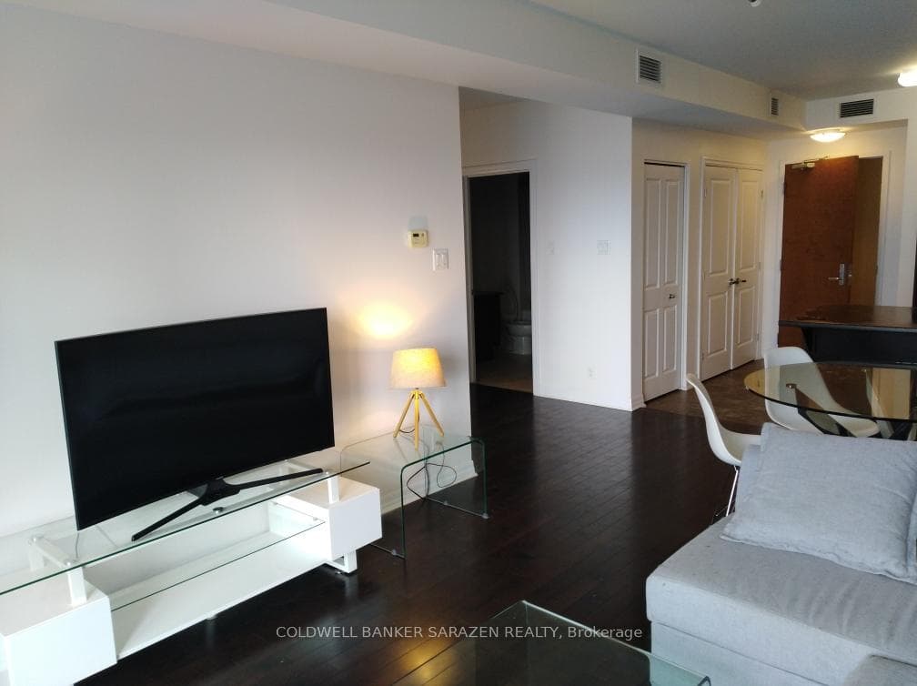242 RIDEAU Street Unit 1804 photo 5