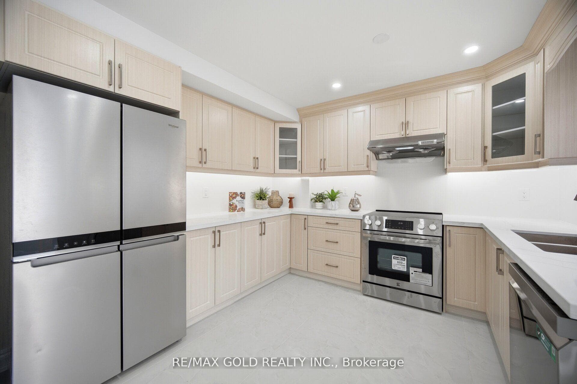 37 Lord Simcoe Drive photo 14