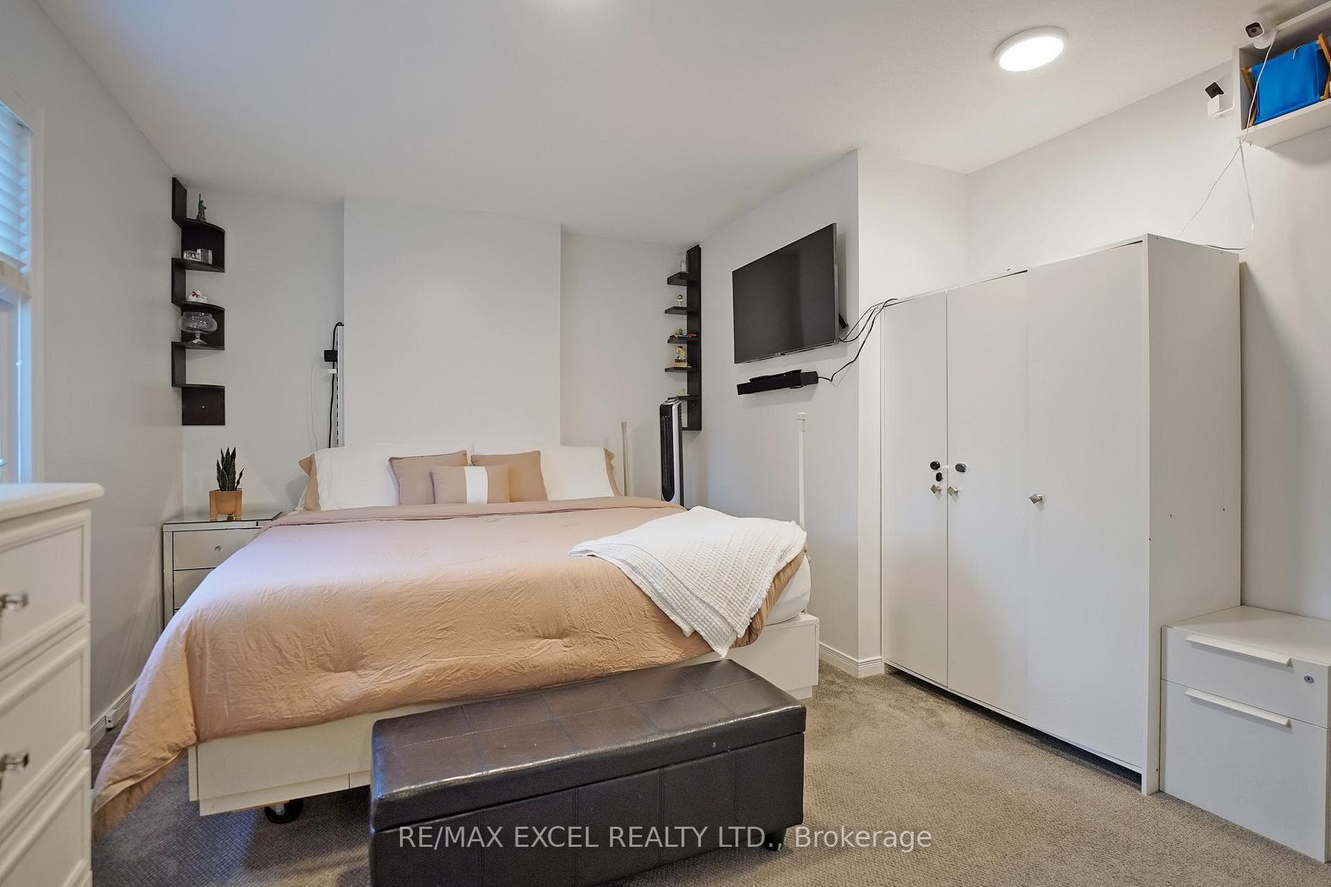 398 Bristol Crescent photo 21