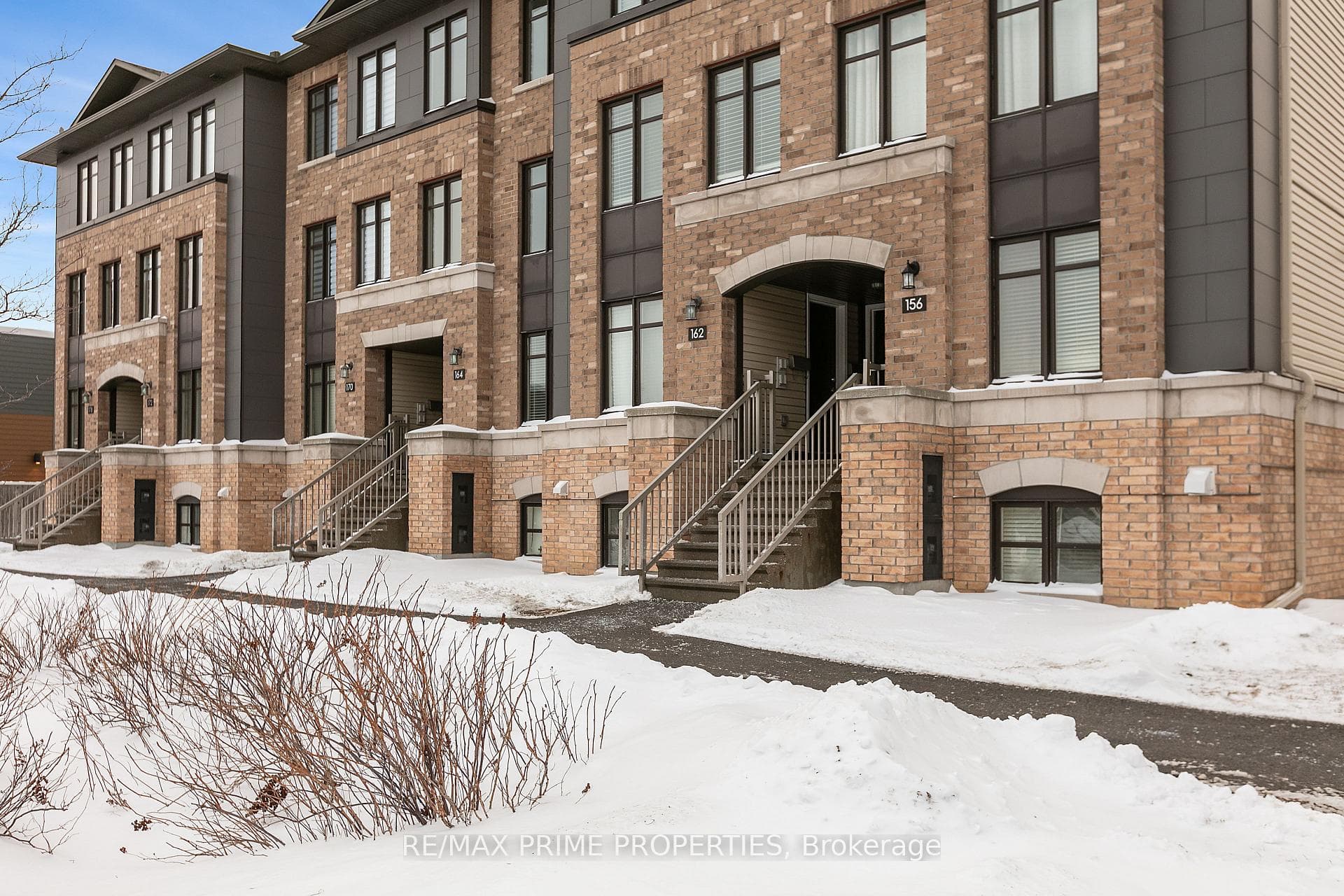 166 Bluestone Private photo 36