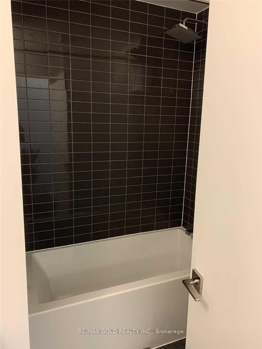 2908 Highway 7 Road Unit 2203 photo 8