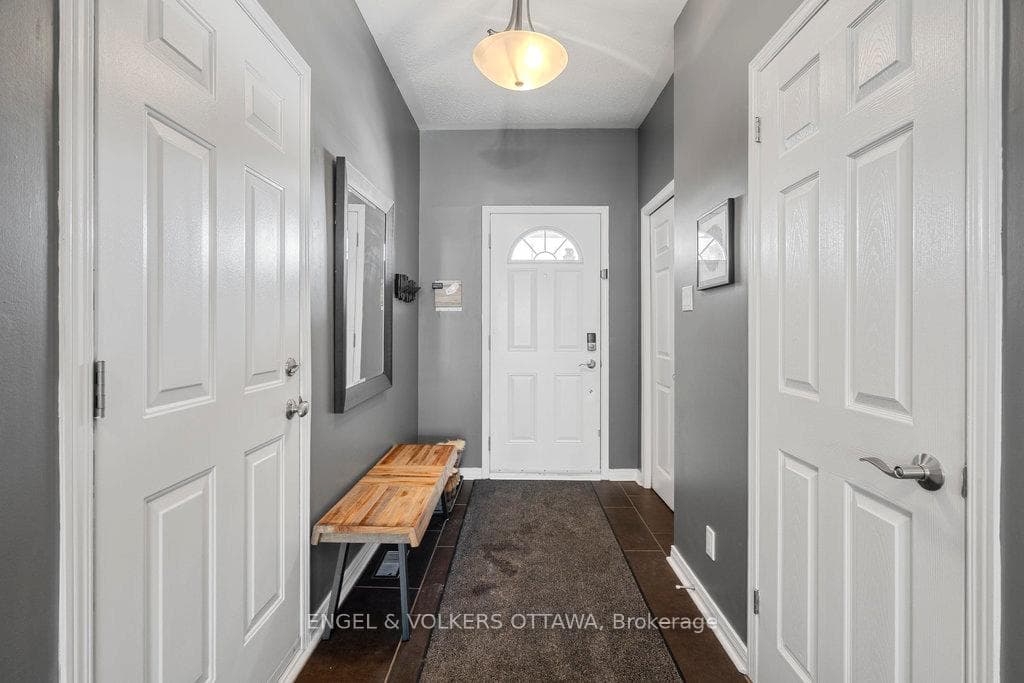 64 Folison Street photo 4