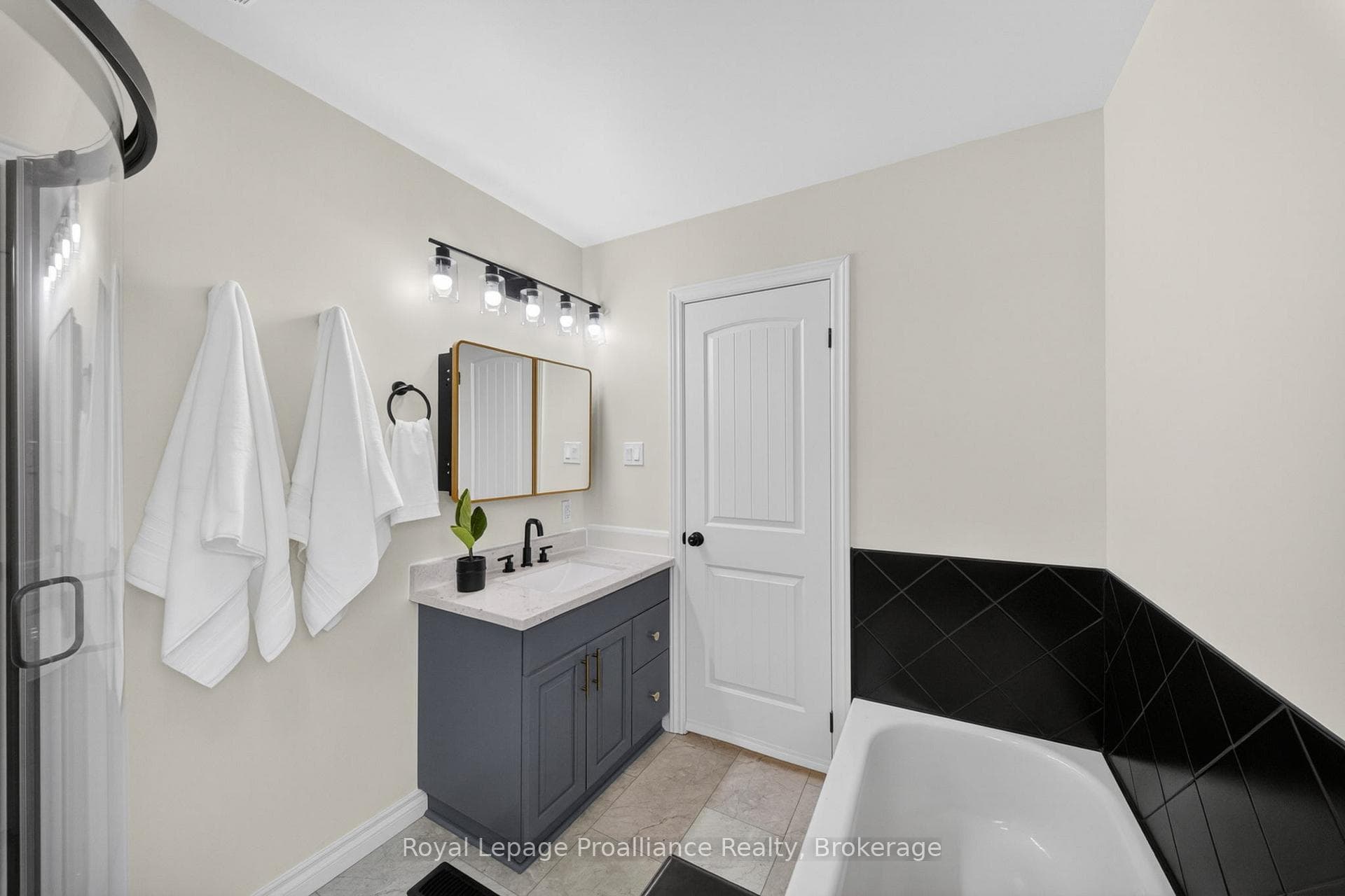 235 East Hungerford Road photo 26