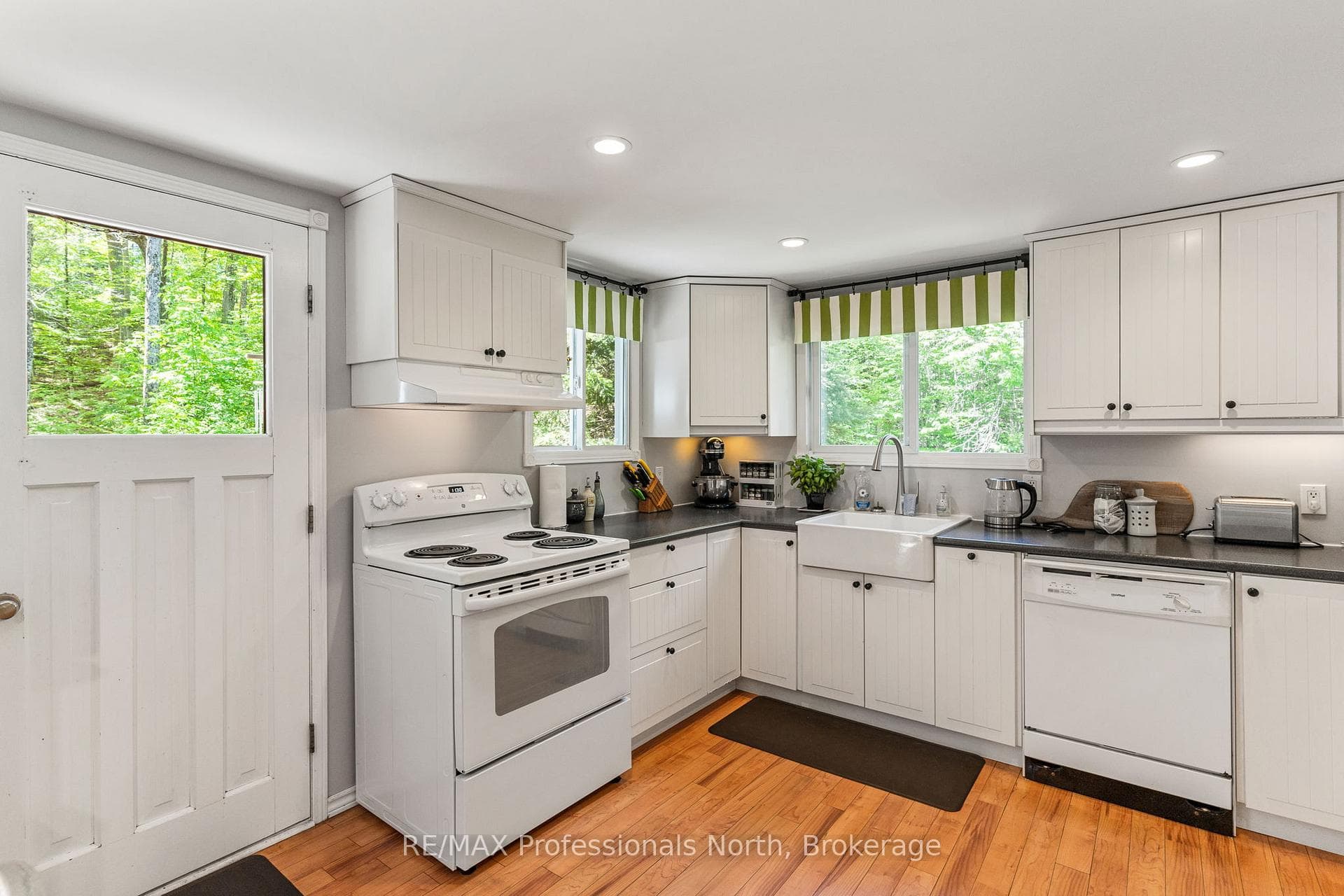 4792 Harburn Road photo 17