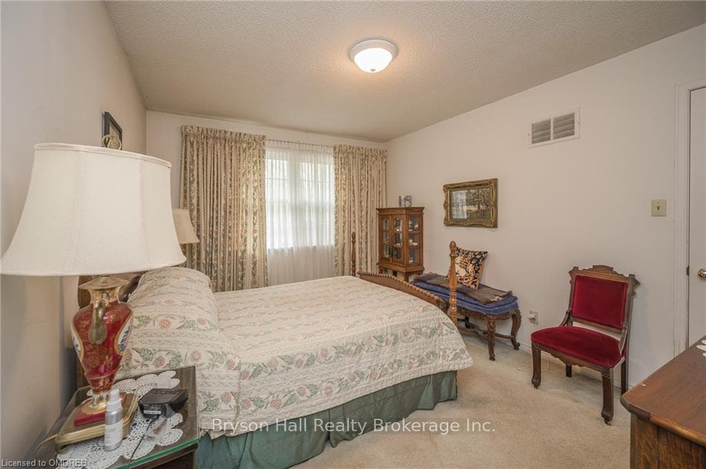 1136 MONTROSE ABBEY Drive photo 17