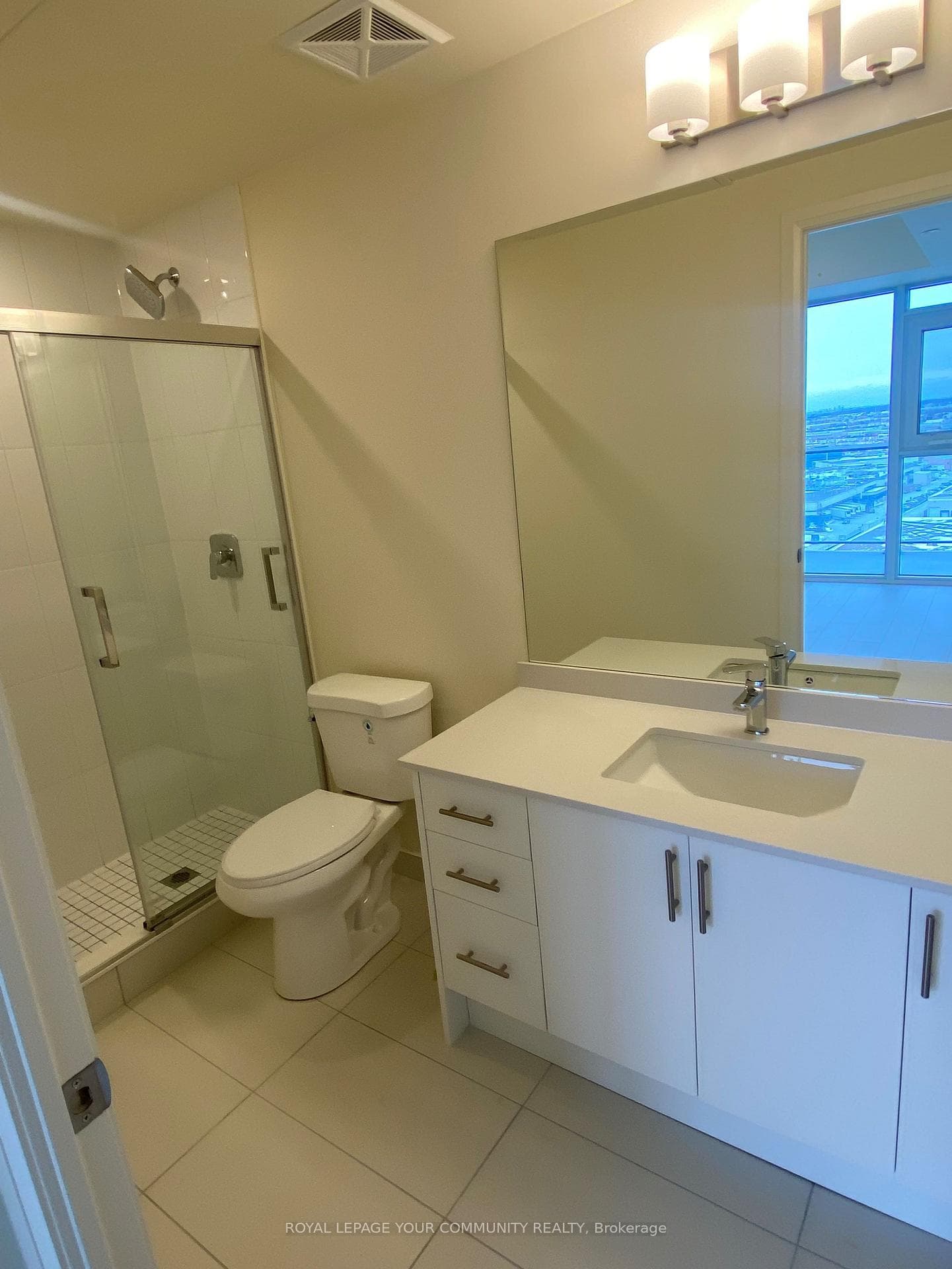 8960 Jane Street Unit 1404 photo 9