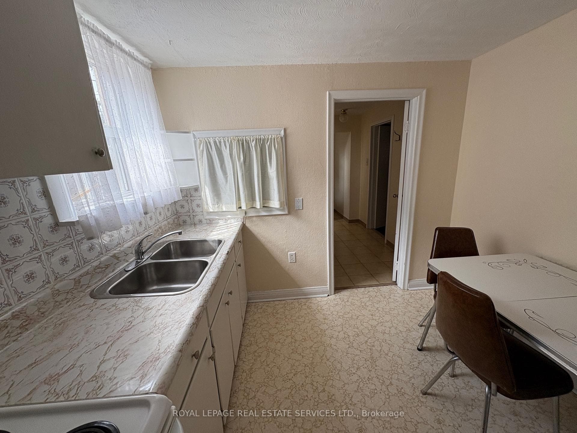 581 Mc Roberts Avenue photo 4