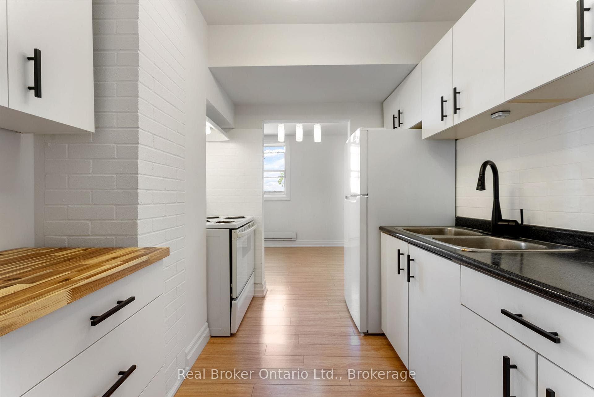 985 Kingsway Drive Unit 5 photo 9