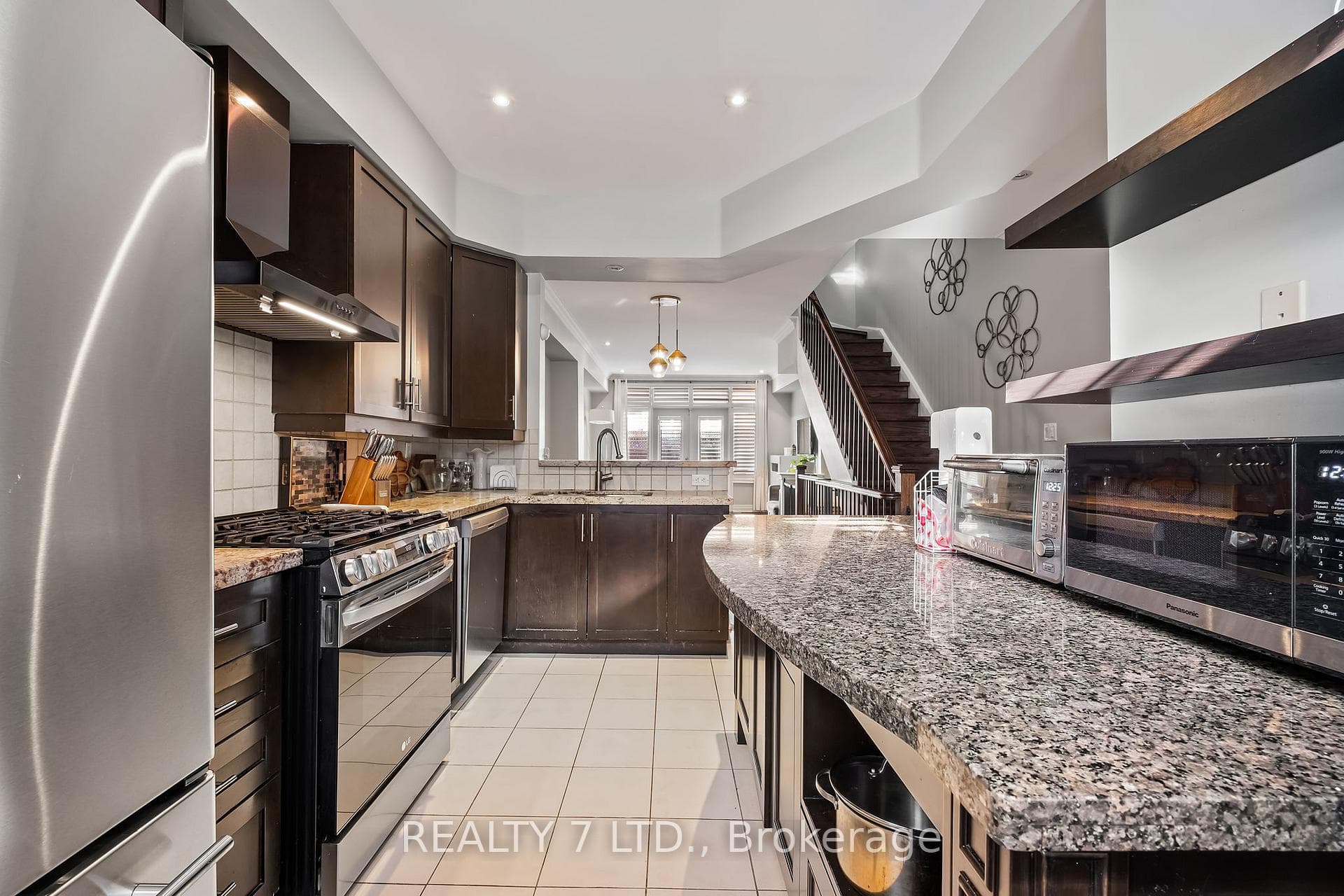 44 Furrow Lane photo 4