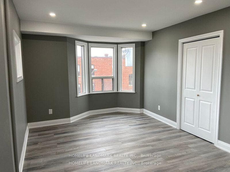 610 Bloor Street Unit 2A photo 3