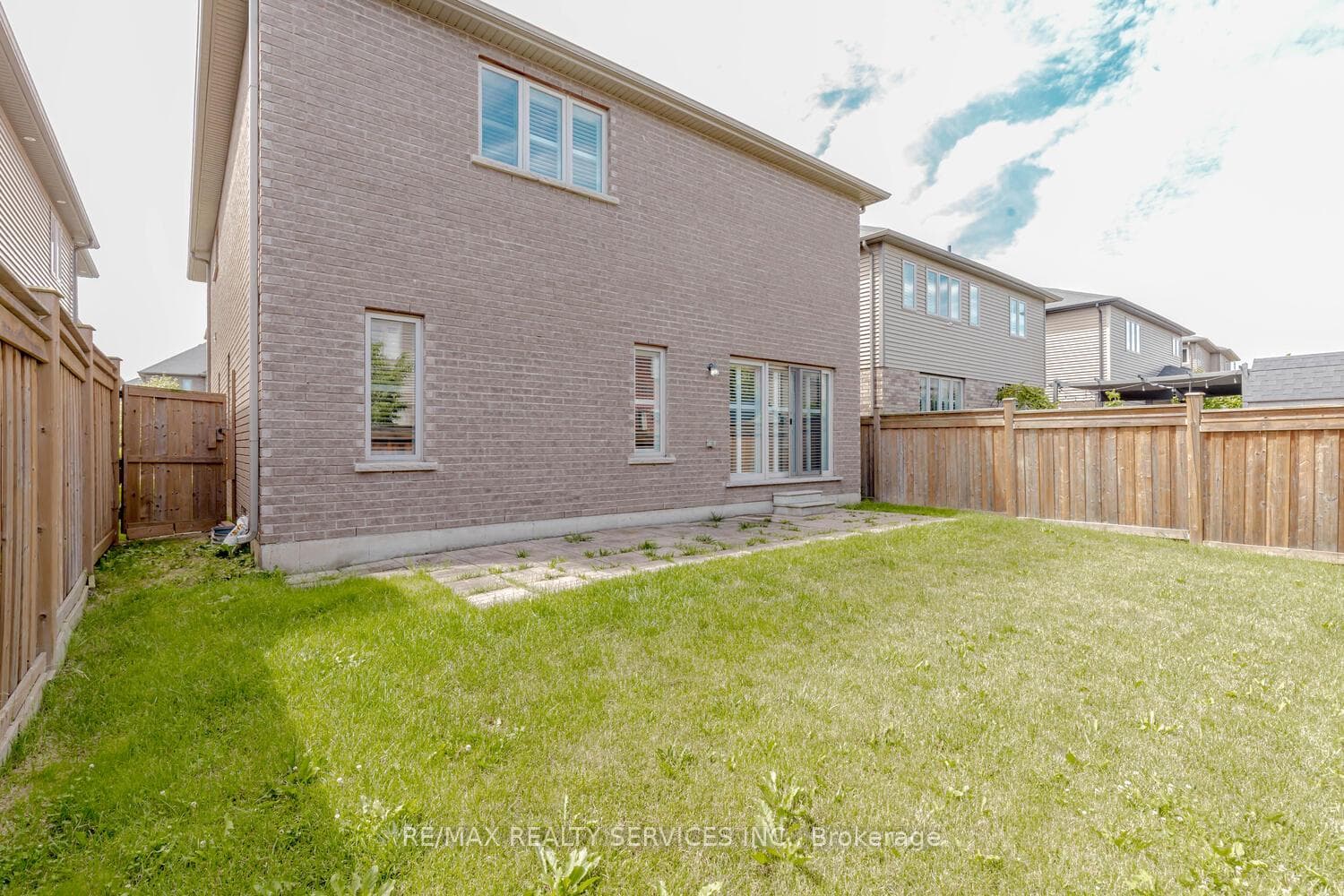 263 Westbank Trail photo 37