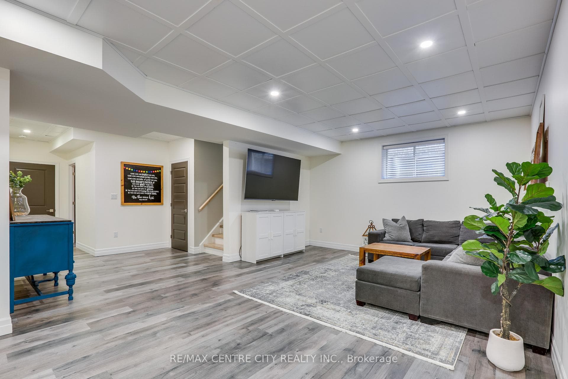 108 Stuart Avenue photo 31