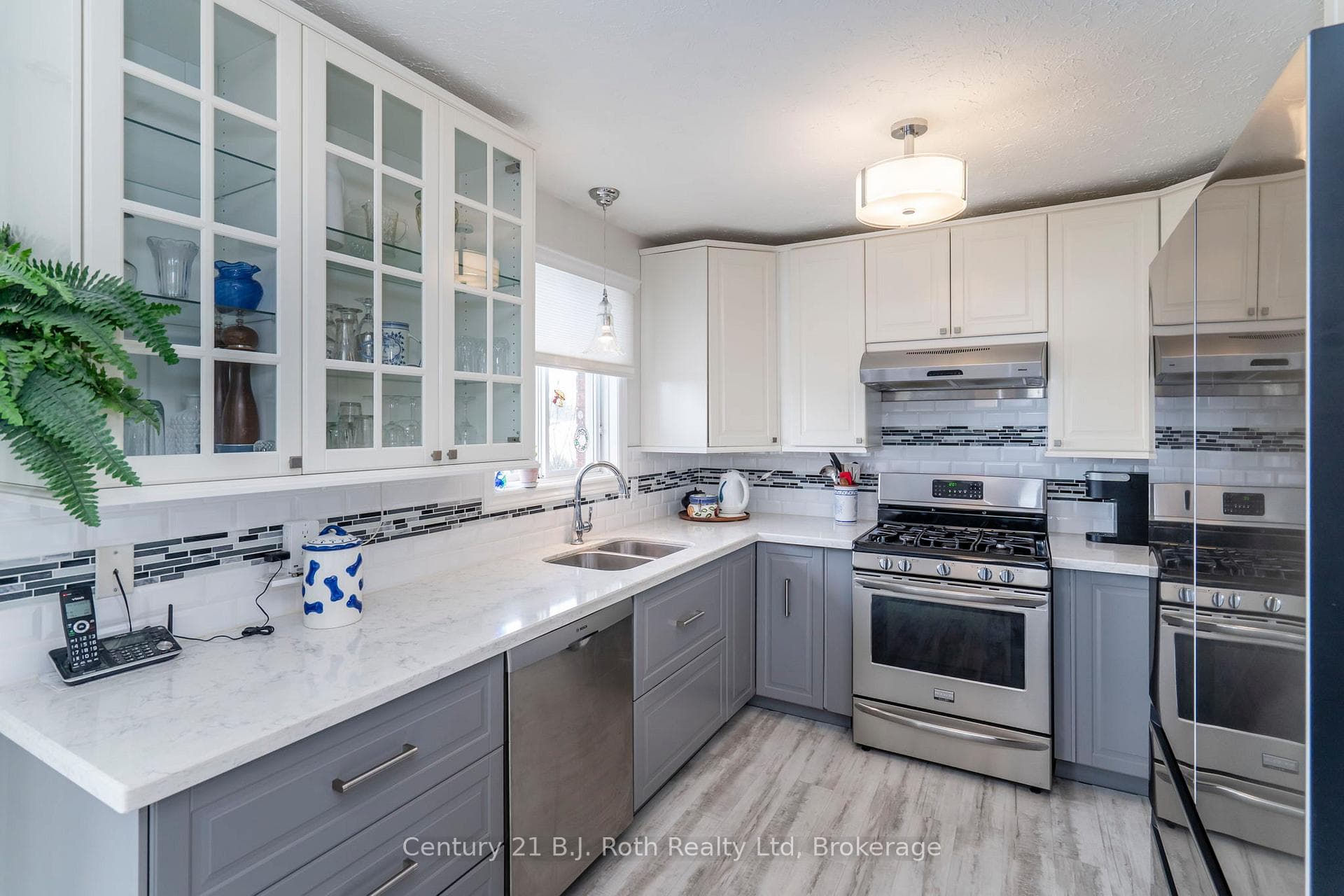 627 Wayne Crescent photo 5
