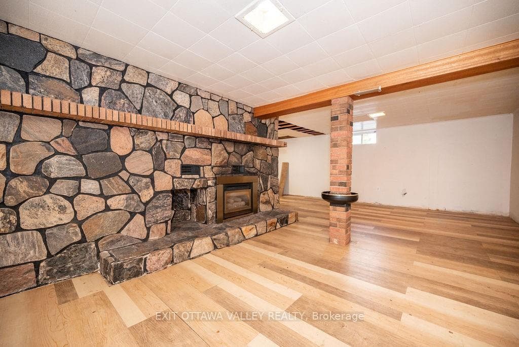 30 ALDER Crescent photo 26