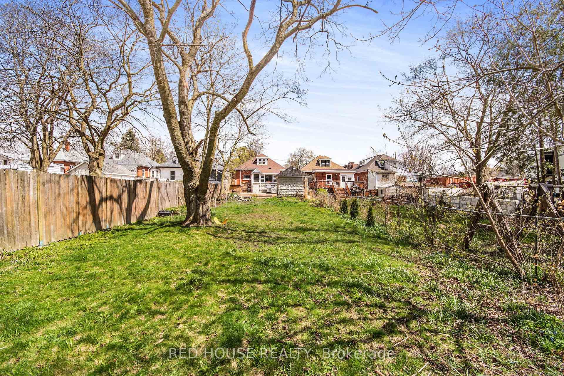 229 Graham Street photo 22