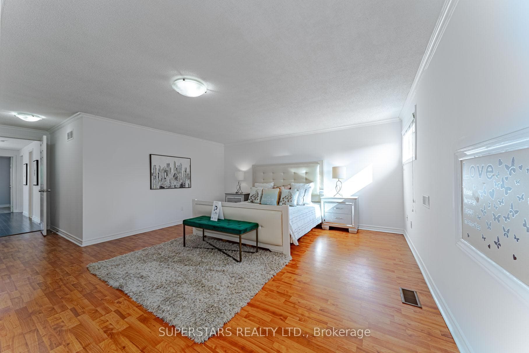 160 Galbraith Crescent photo 23