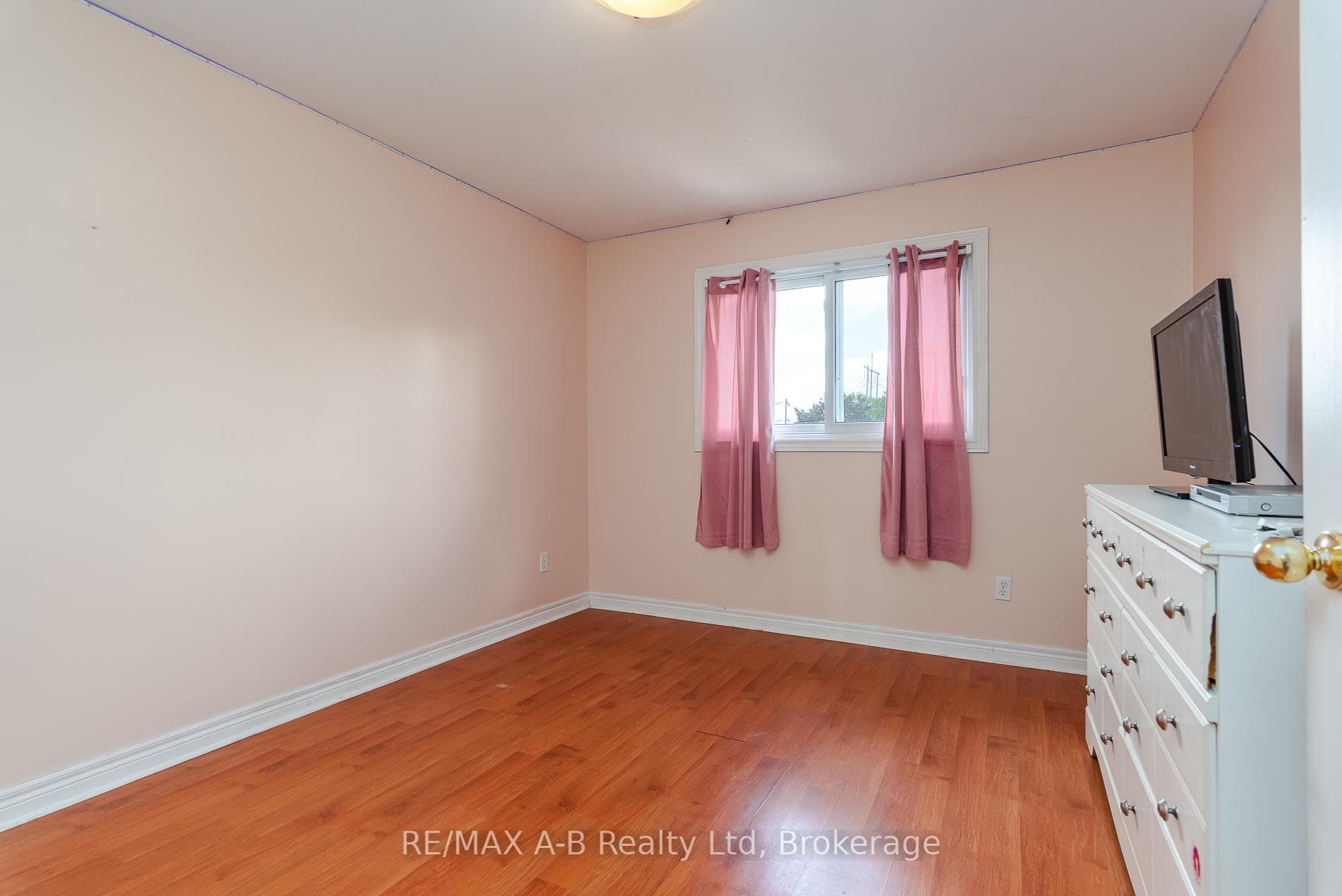 108 Walsh Crescent photo 33