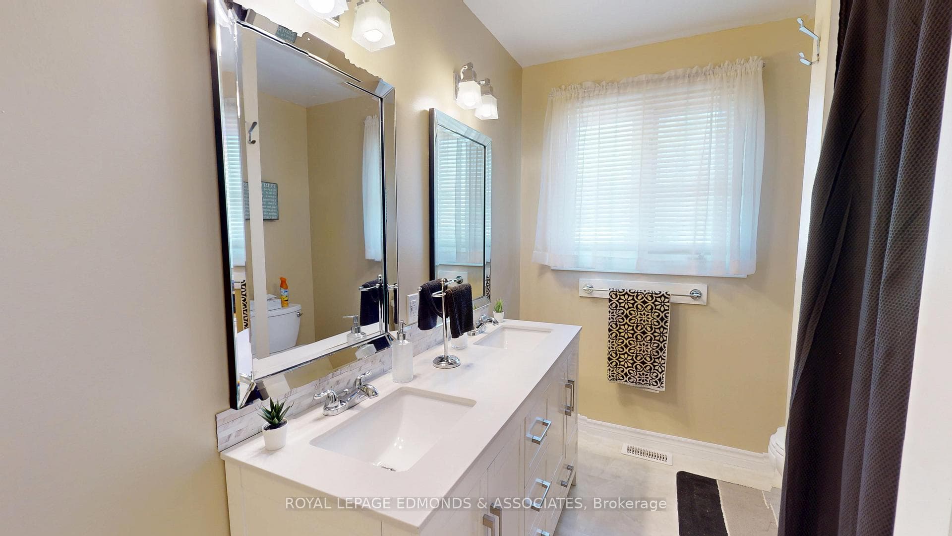 11837 Round Lake Road photo 24