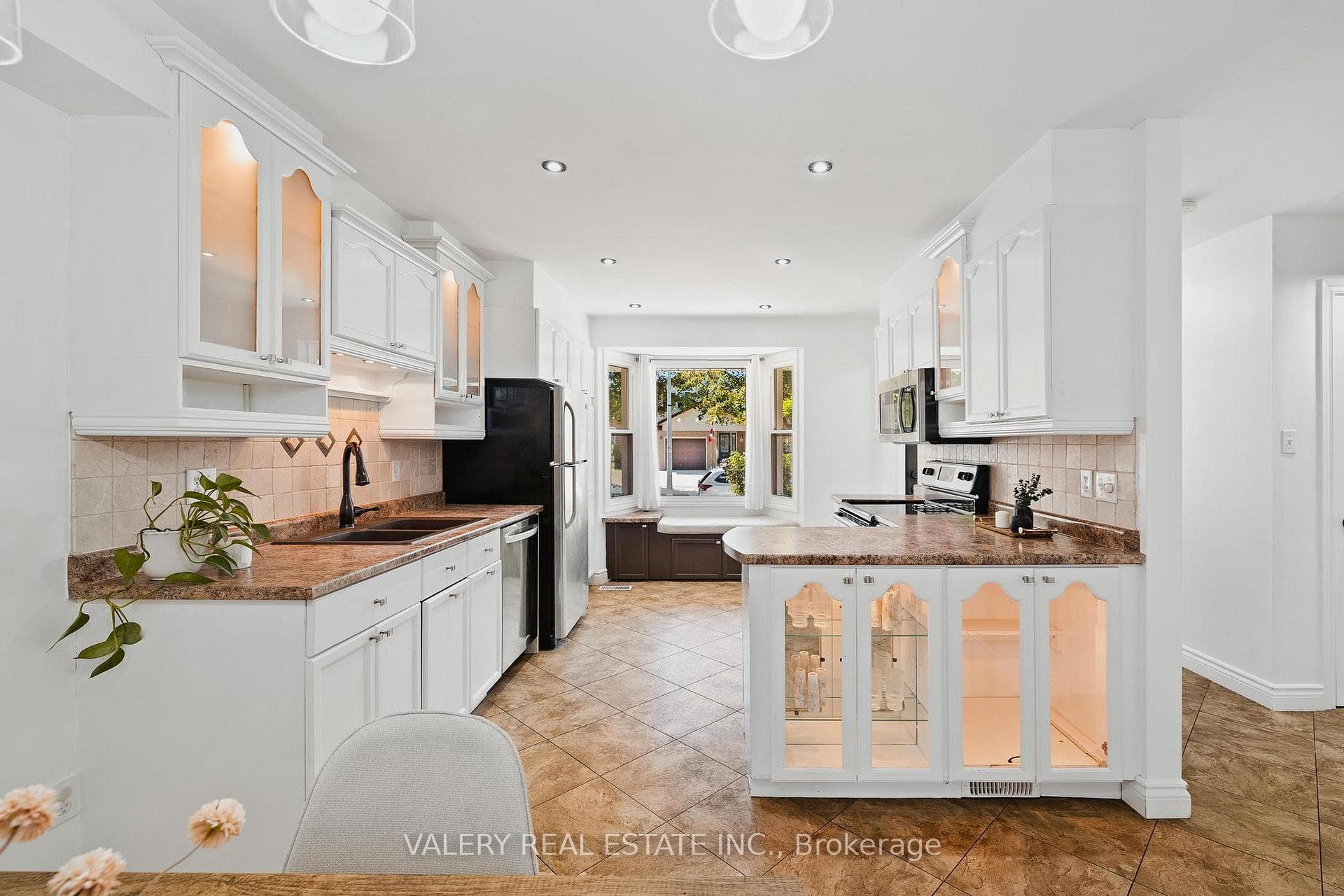 82 Knowles Drive photo 6