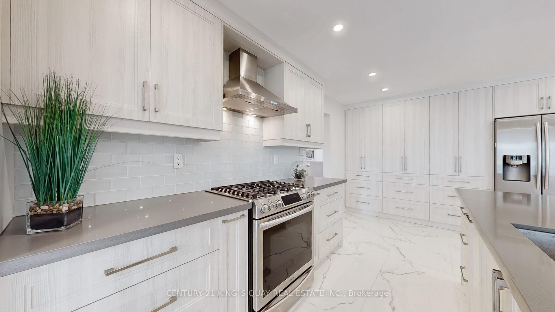 54 Garnier Court photo 16