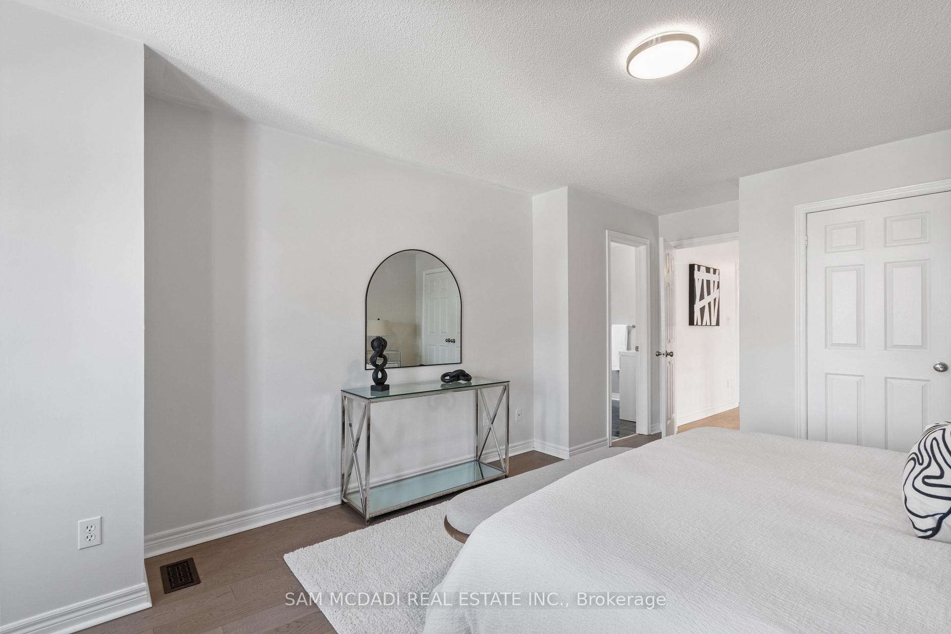 7159 Spyglass Crescent photo 18