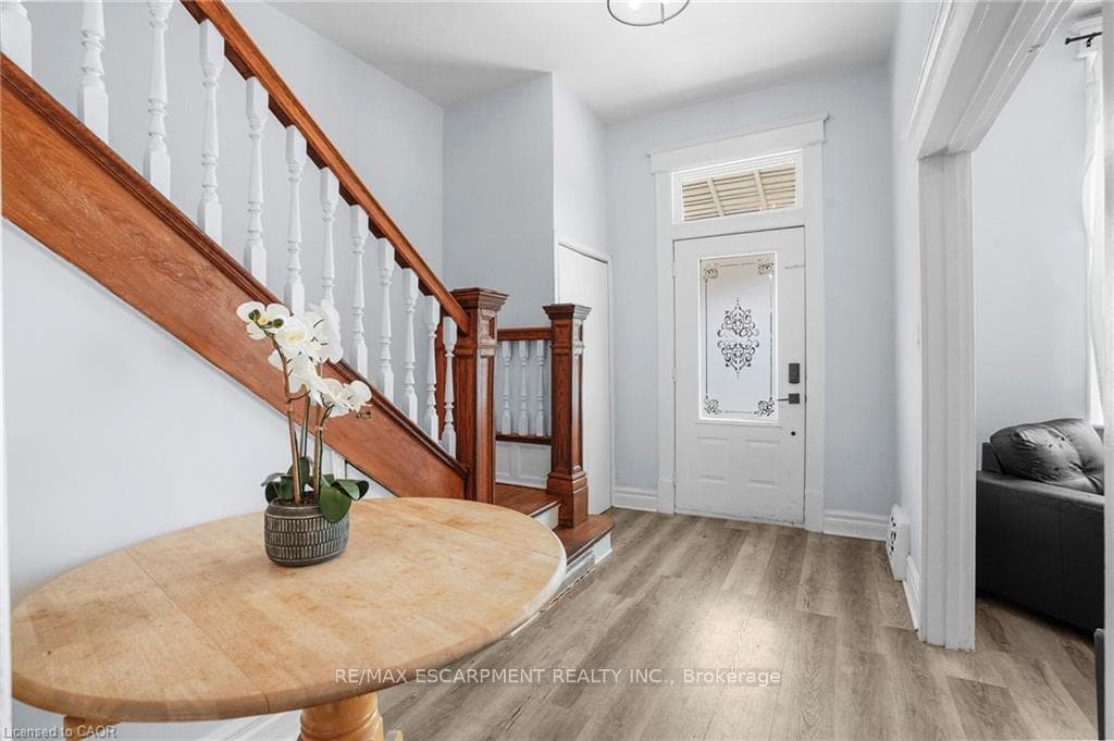 11 Wright Avenue photo 3