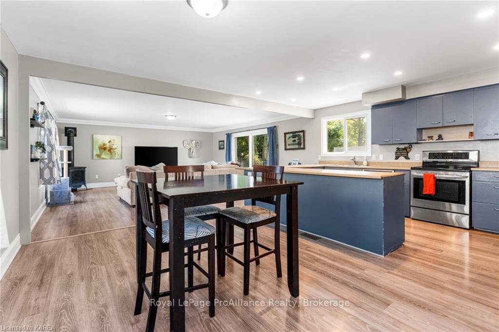 11 GREEN Drive photo 22