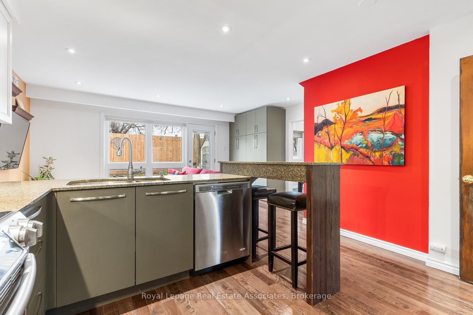 3374 Tallmast Crescent photo 10