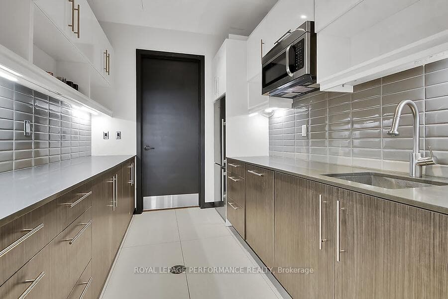 Common Area Kitchen